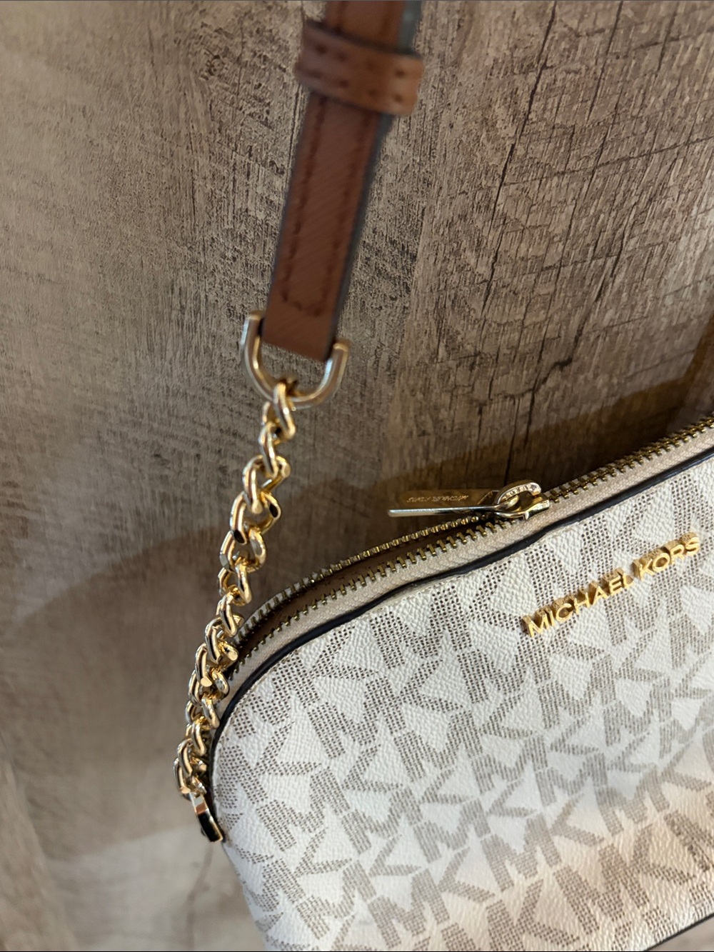 Michael Kors Cindy dome Cream & Beige MK Logo Crossbody Gold Chain Leather - Picture 10 of 12